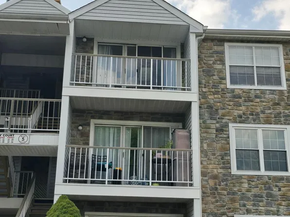 28 Holly Ct, Hamilton, NJ 08619