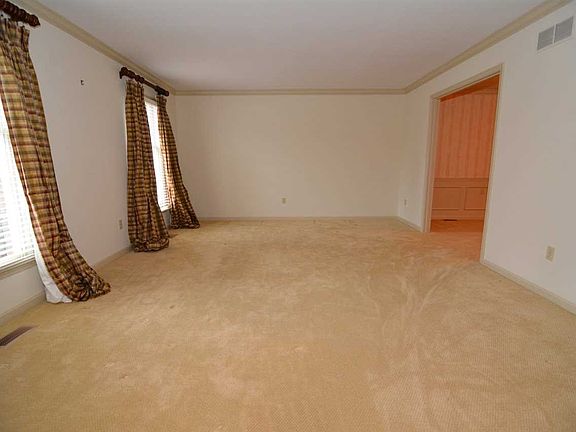 3rd image of 745 Kirkwood Dr
