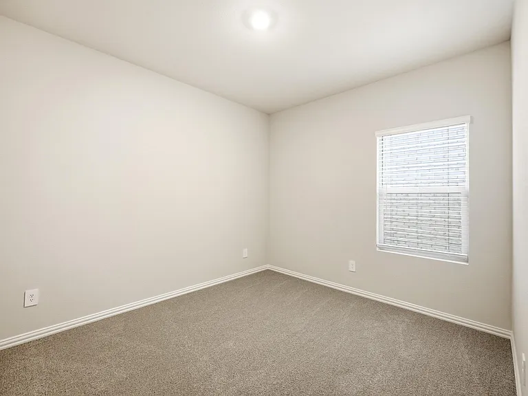 523 Blanton St — Photo 11
