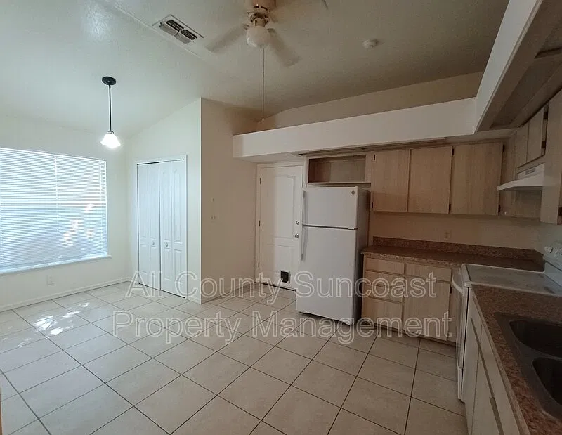 3 bed, 2.0 bath, $2,095 — Photo 2
