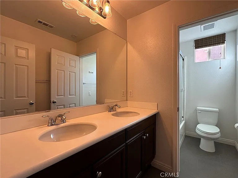 611 McKenna St — Photo 14
