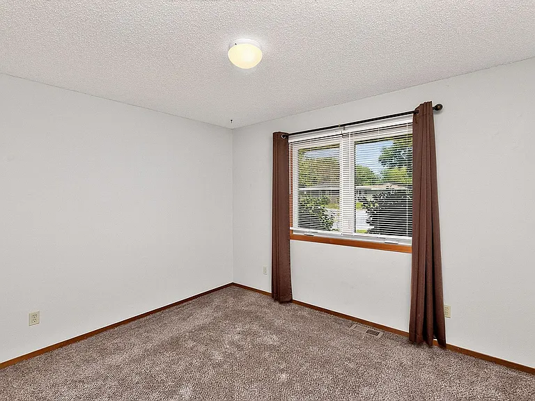 1614 NW Applewood St — Photo 14