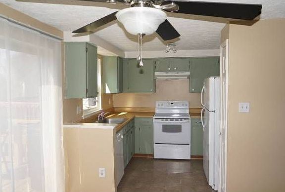 Kitchen / dinette area