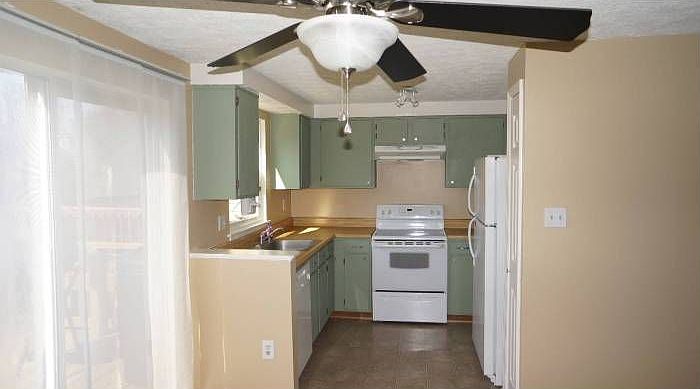 Kitchen / dinette area