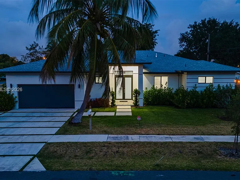 1930 SW 36th Ave — Photo 11