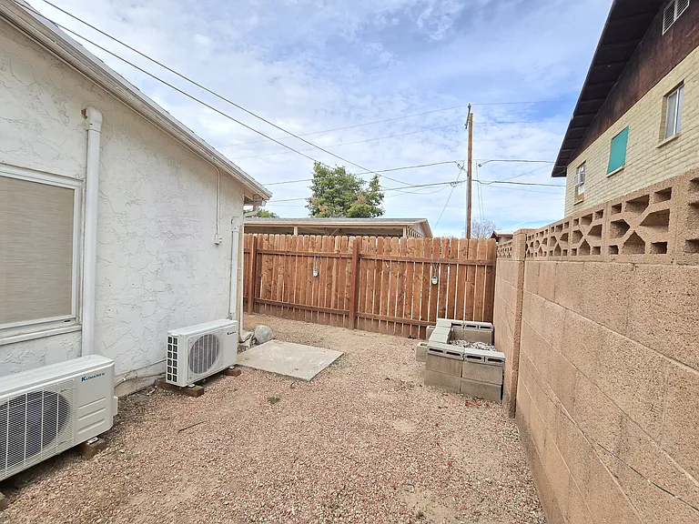 1007 N Scovel St — Photo 12
