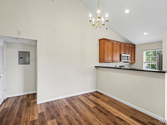 4th image of 1141 Arbor Creek Dr APT 3B