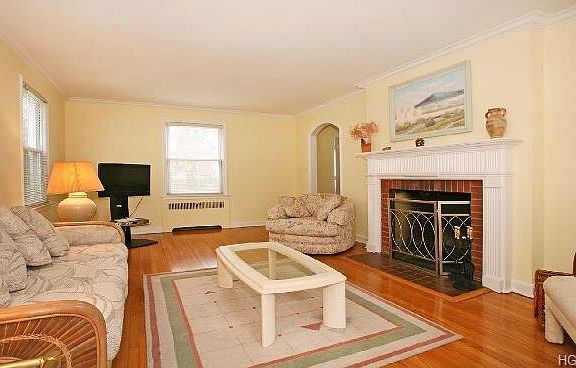 4th image of 28 E Cedar St