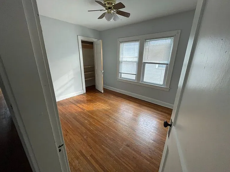 921 Thomas Rd — Photo 9