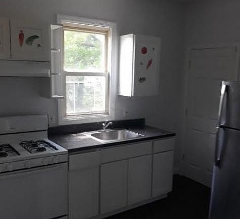 3rd image of 185 Oakwood Pl