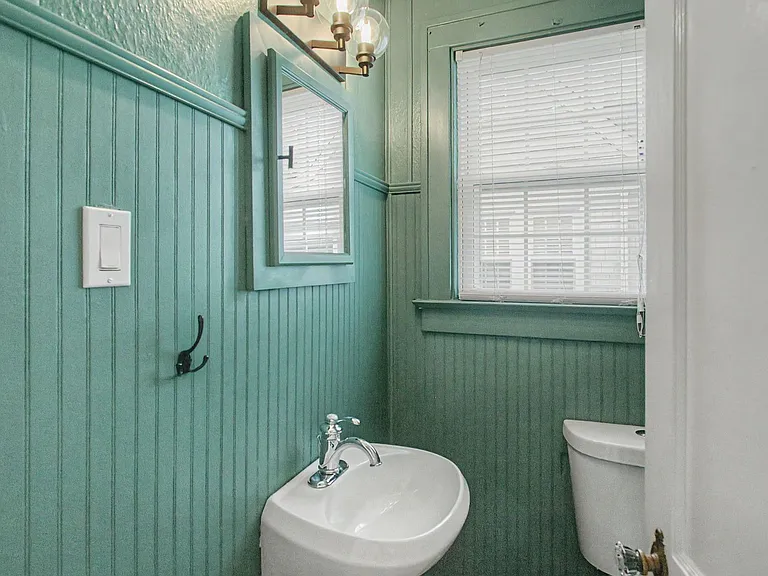 100 Chesterfield Rd — Photo 9