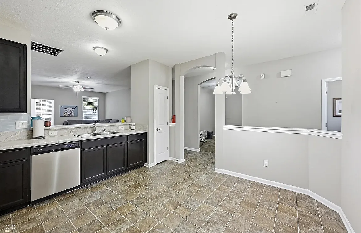 3 bed, 1736 sqft, $2,000 — Photo 3
