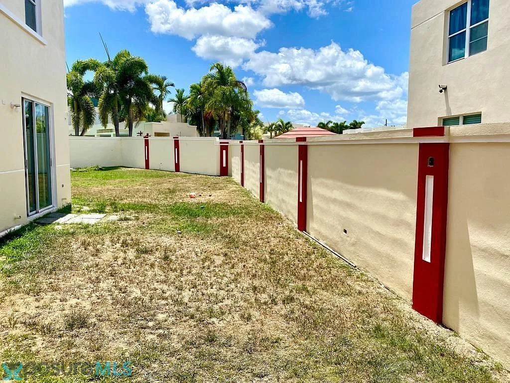 4 bed, 2.5 bath, 2200 sqft, $2,300 — Photo 4