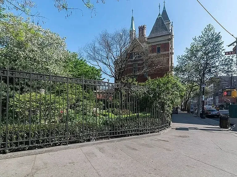 220 Sullivan St #4C — Photo 6