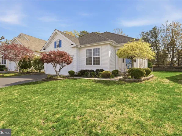 74 Pond View Cir, Barnegat, NJ 08005