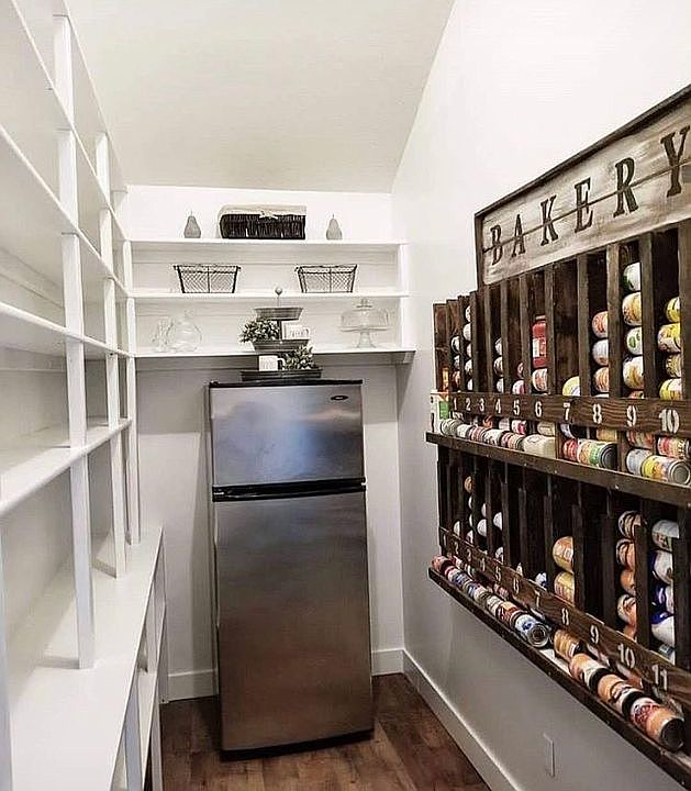 Walk in pantry 