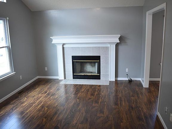 3rd image of 421 N Saville Ct
