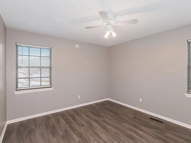 721 SE Redwood Ln — Photo 10