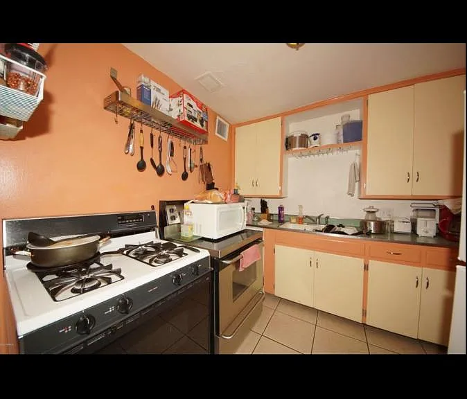 Kitchen with lots cabinets