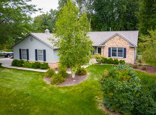 513 Sunrise Dr, Port Washington, WI 53074