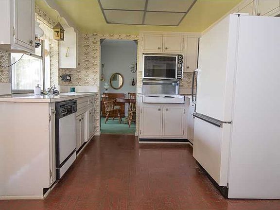 4th image of 4915 NW 48th Ave