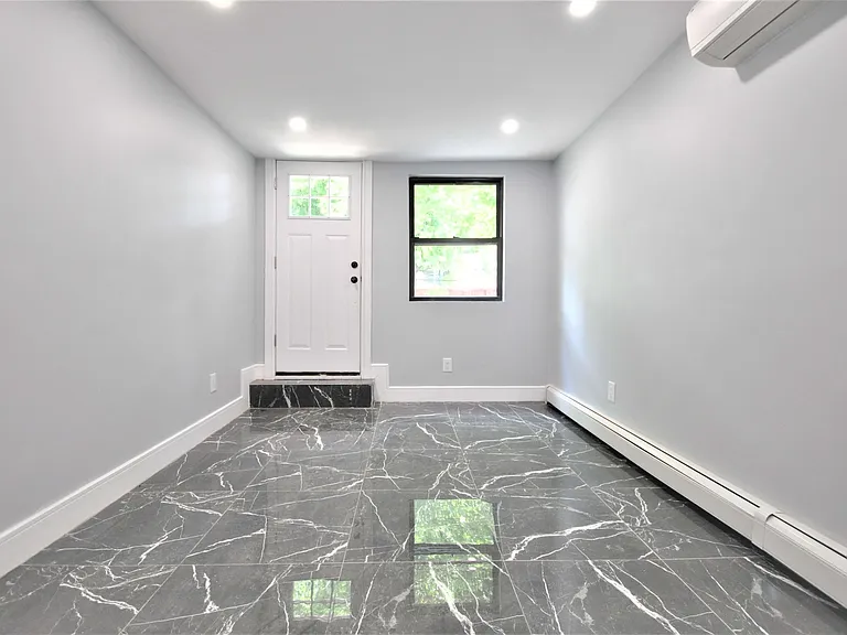 135 E 46th St #1 — Photo 6