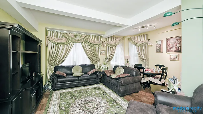 Sold by Moda Realty | media 9