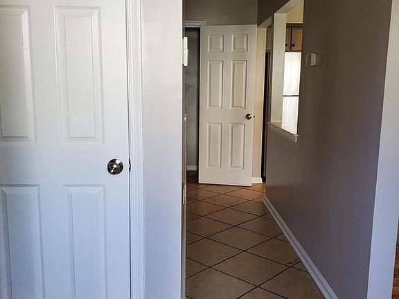 3rd image of 833 Dunloring Ct