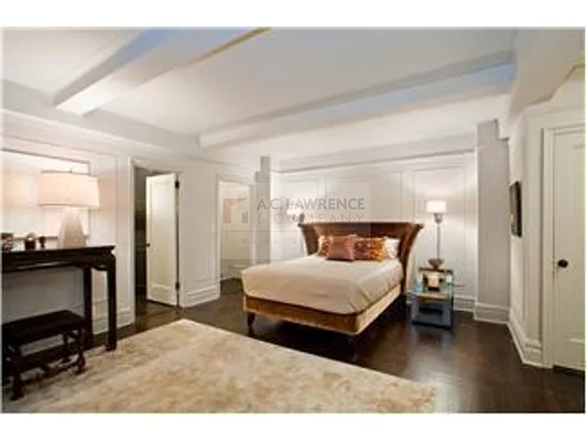 Sold by Aclawrence | media 5