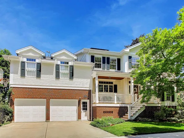 418 S Na Wa Ta Ave, Mount Prospect, IL 60056