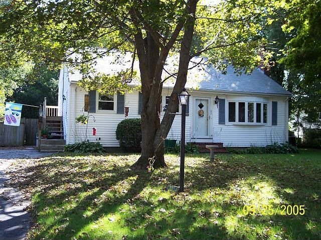 2nd image of 83 Rockland St