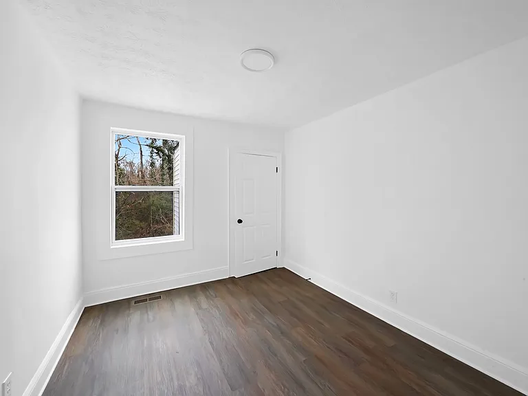 3001 Woodbine Ave — Photo 7