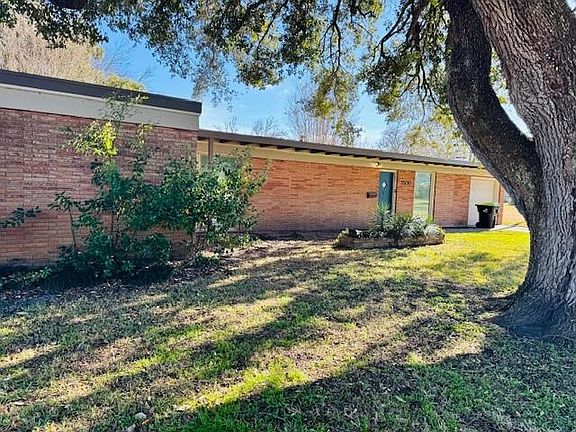 3rd image of 3500 Doris St