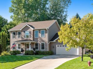 1098 Falls Curv, Chaska, MN 55318