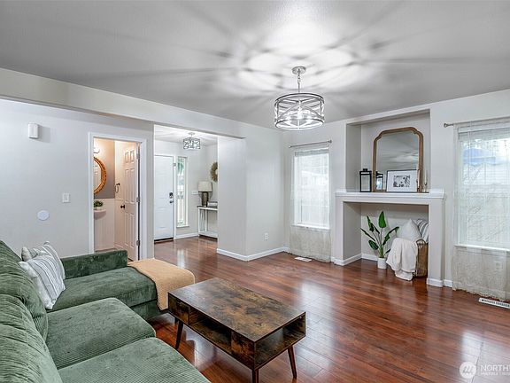 4th image of 16816 Sorbus Court SE