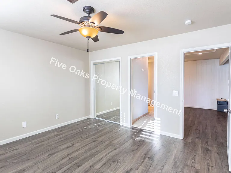 2815 Stanford Ln — Photo 23
