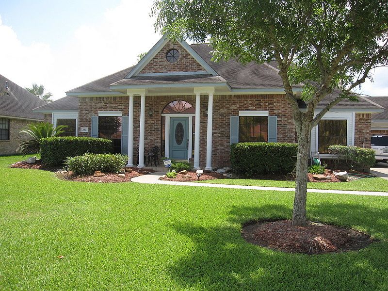 1st image of 207 Violet Ln