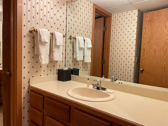 4th image of 5620 Highlands Dr #521