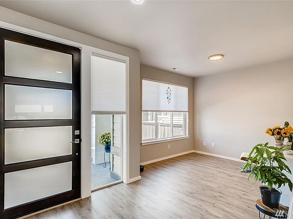 4th image of 1118 28th Avenue Ct SW