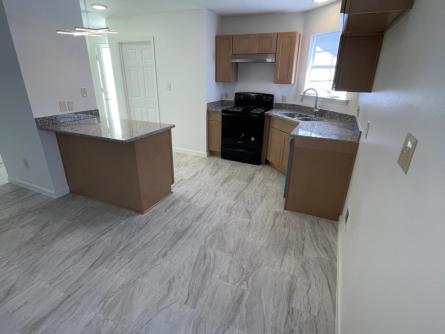 3 bed, 1350 sqft, $1,750 — Photo 4