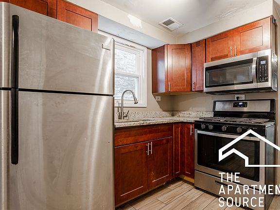 2nd image of 1539 N Maplewood Ave #G