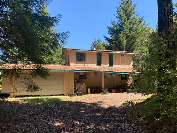 4600 Crooked Prairie Rd, Redway, CA 95560