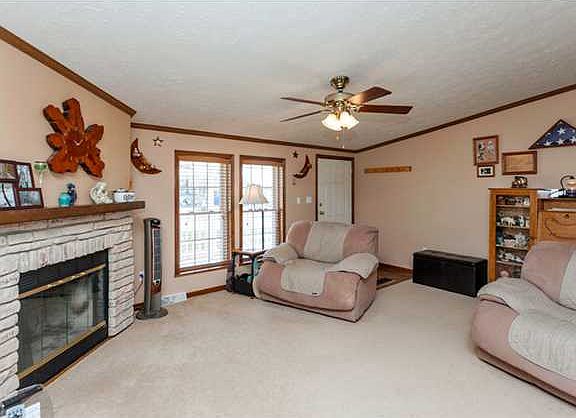 5th image of 1901 S East Dr