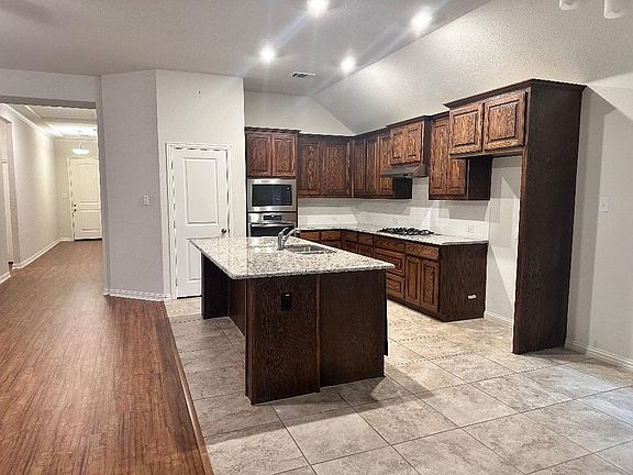 2nd image of 3516 Camden Dr