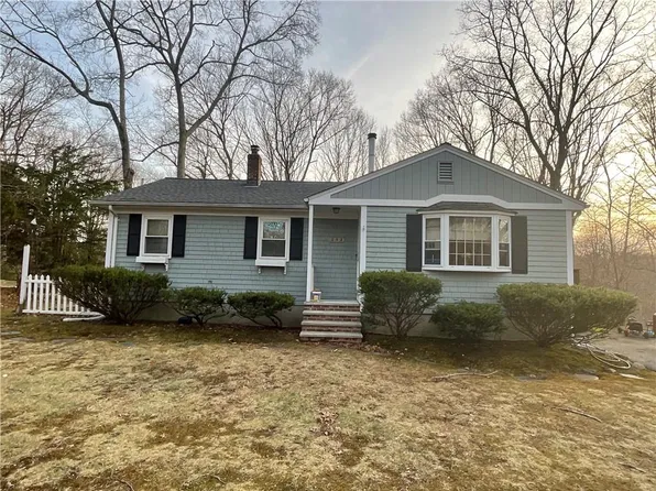 232 Quaker Ln, Scituate, RI 02857