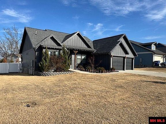2nd image of 3075 Spring Mill Dr