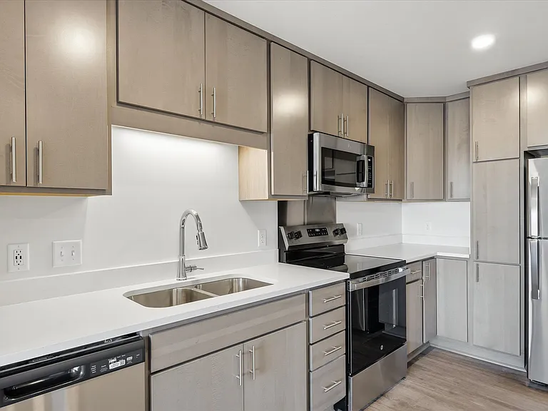 Ride Apartments — Photo 25