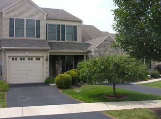 729 Creek Side Dr, Hummelstown, PA 17036