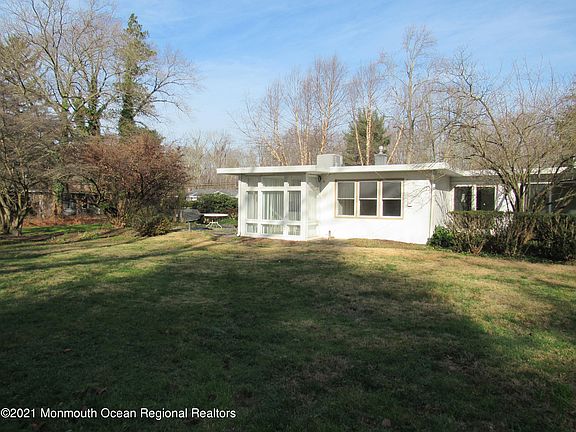 3rd image of 7 Pine Dr