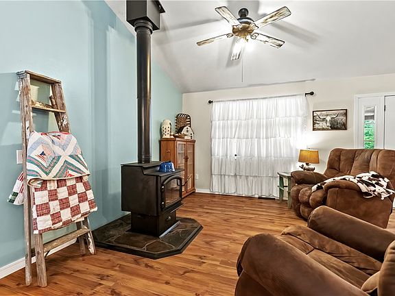 5th image of 229 Ruby Ln